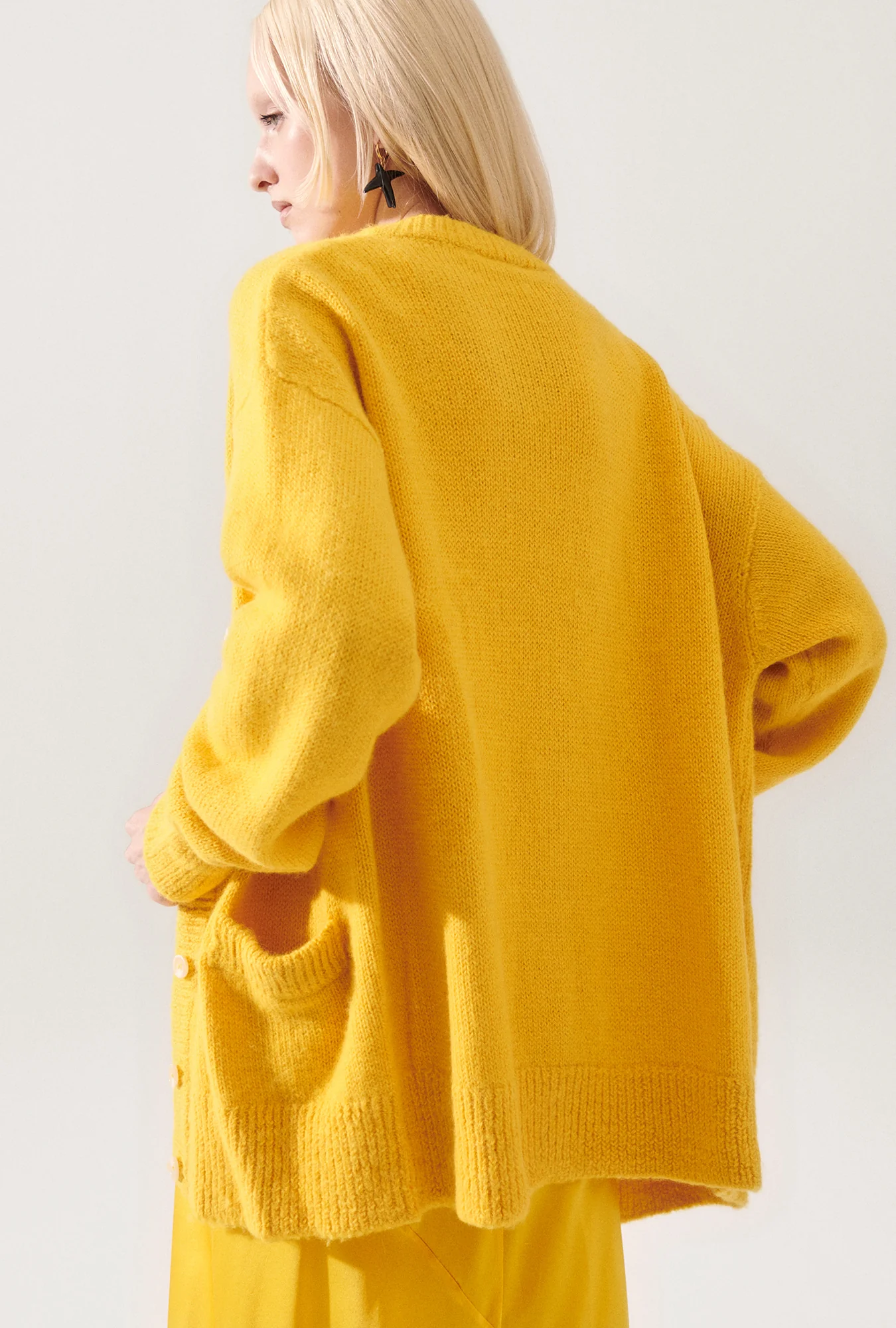 Alpaca Slouch Cardigan Marigold - Image 5