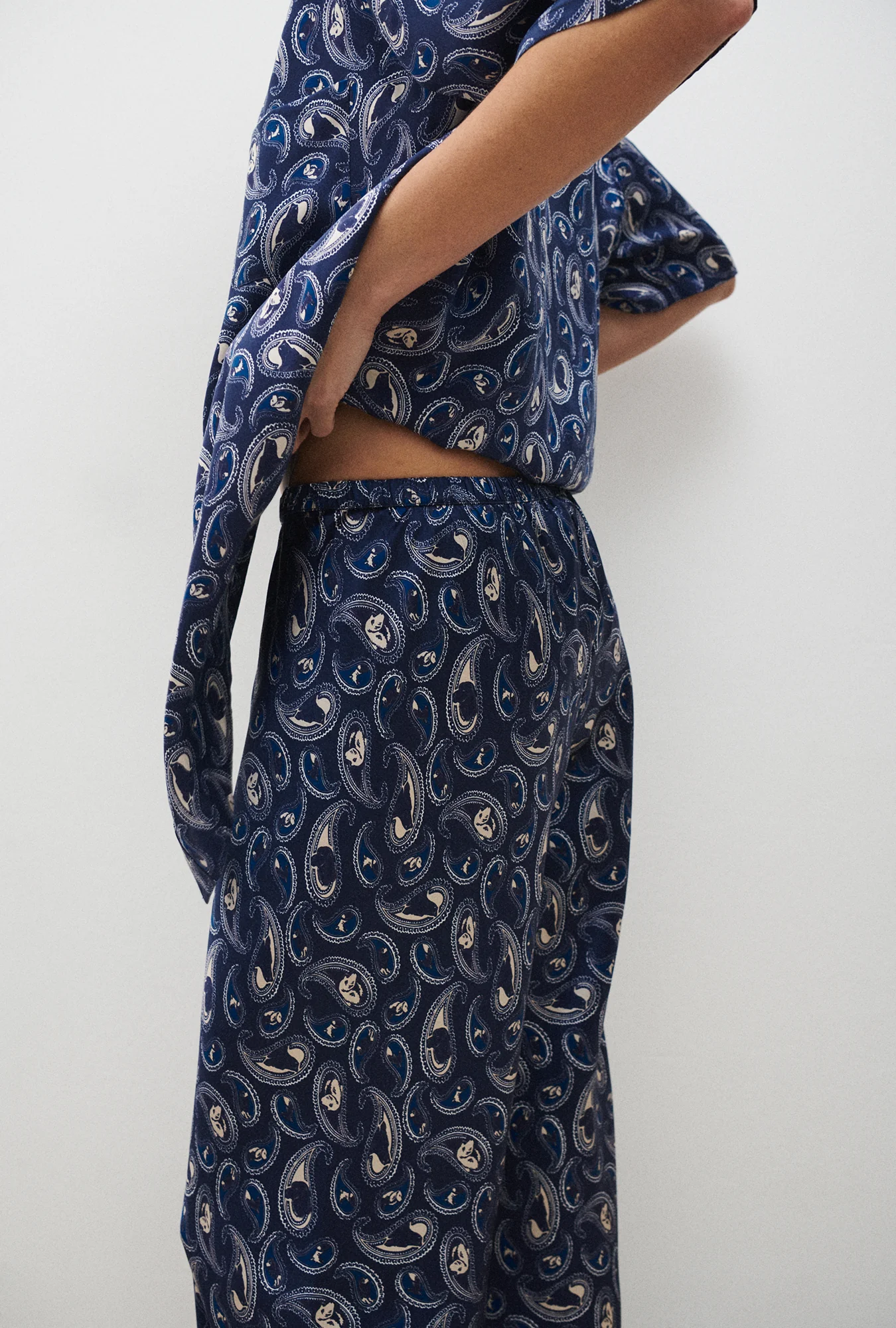 Bias Cut Pants Hounds Paisley - Image 3