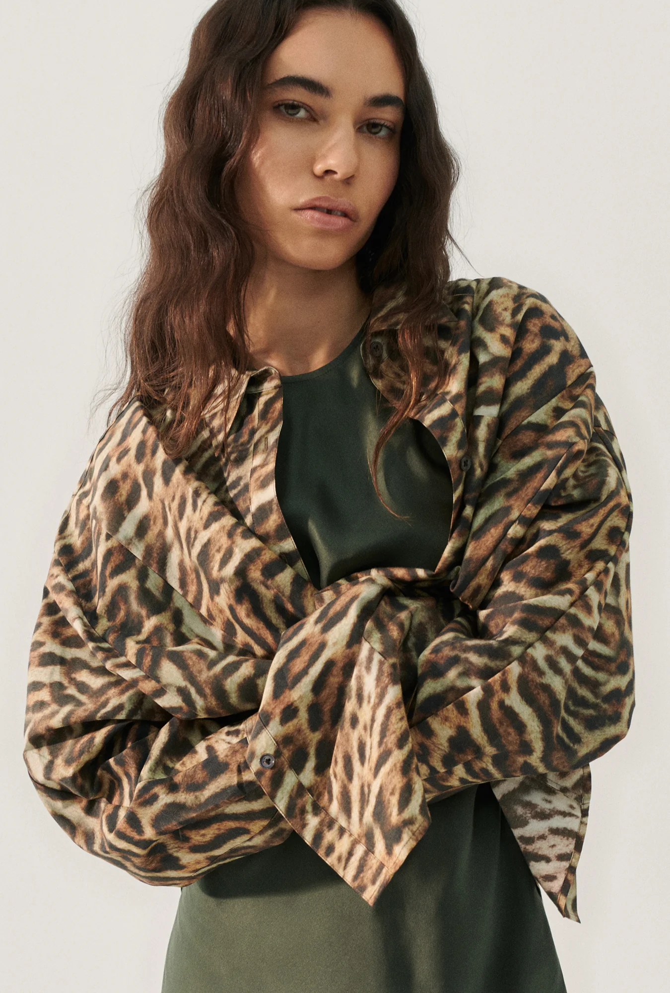 Cotton Silk Round Shirt Leopard - Image 5