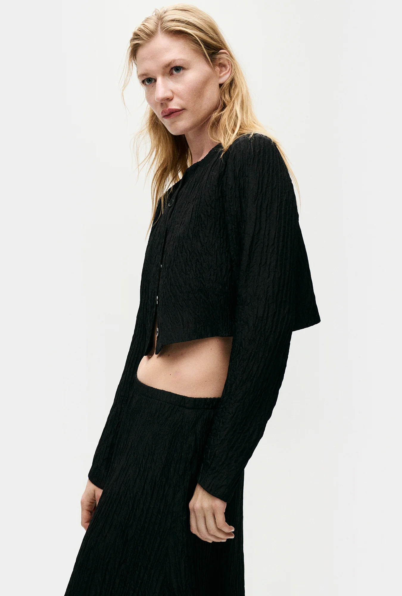 Crinkle Collarless Crop Shirt Black - Image 4