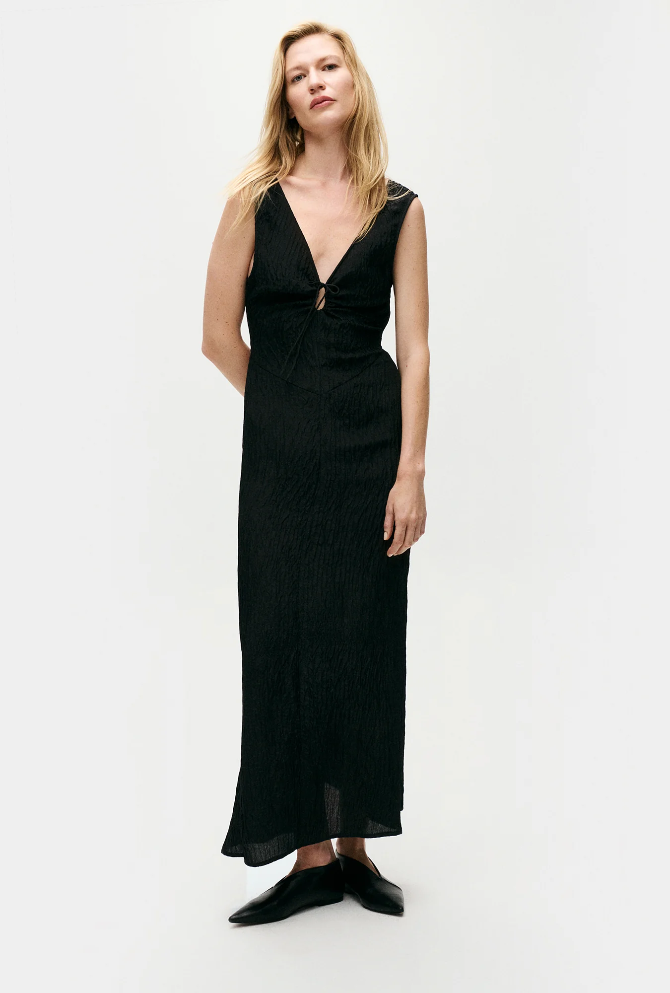 Crinkle Peek-A-Boo Dress Black - Image 2