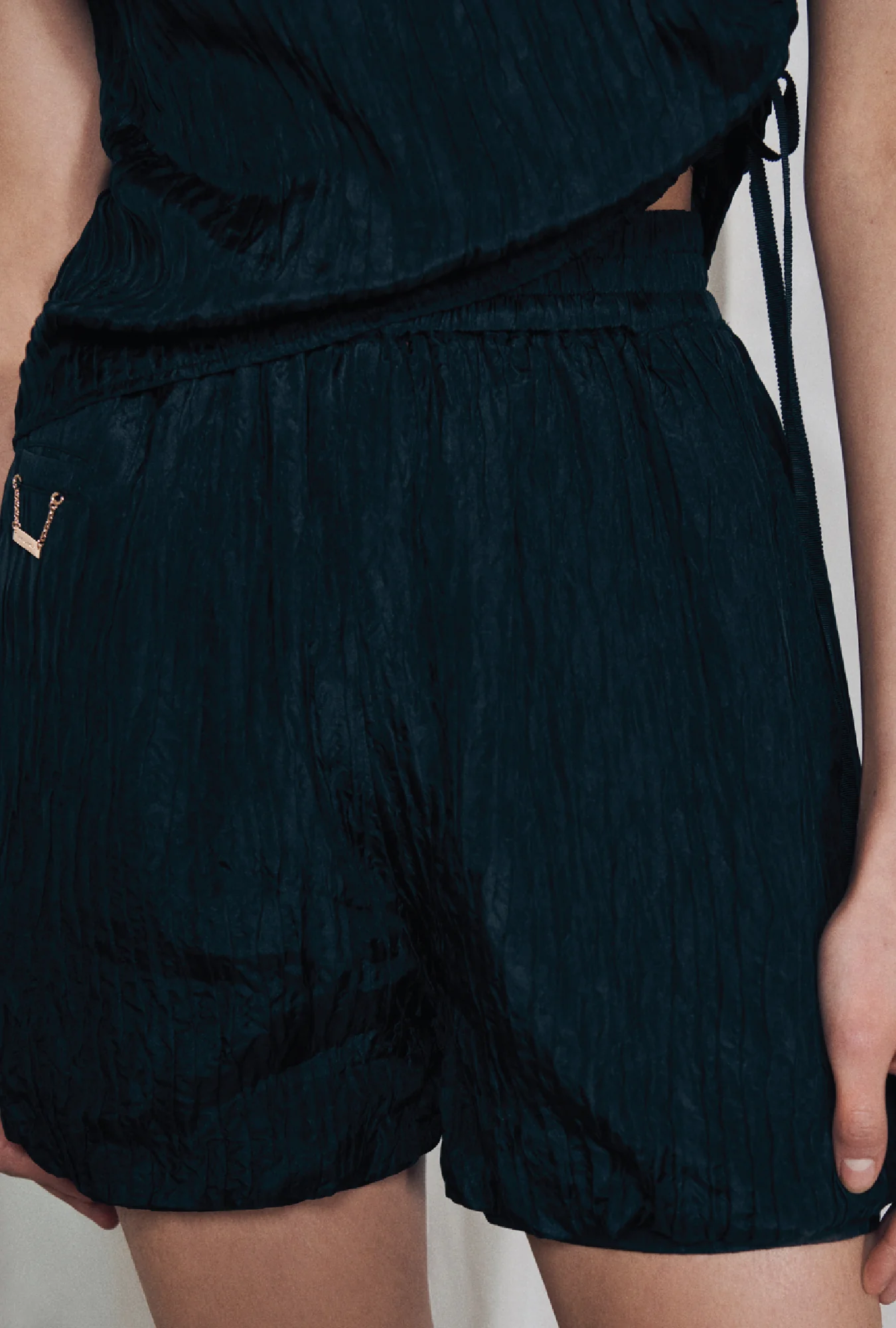 Crinkle Shorts Black - Image 3