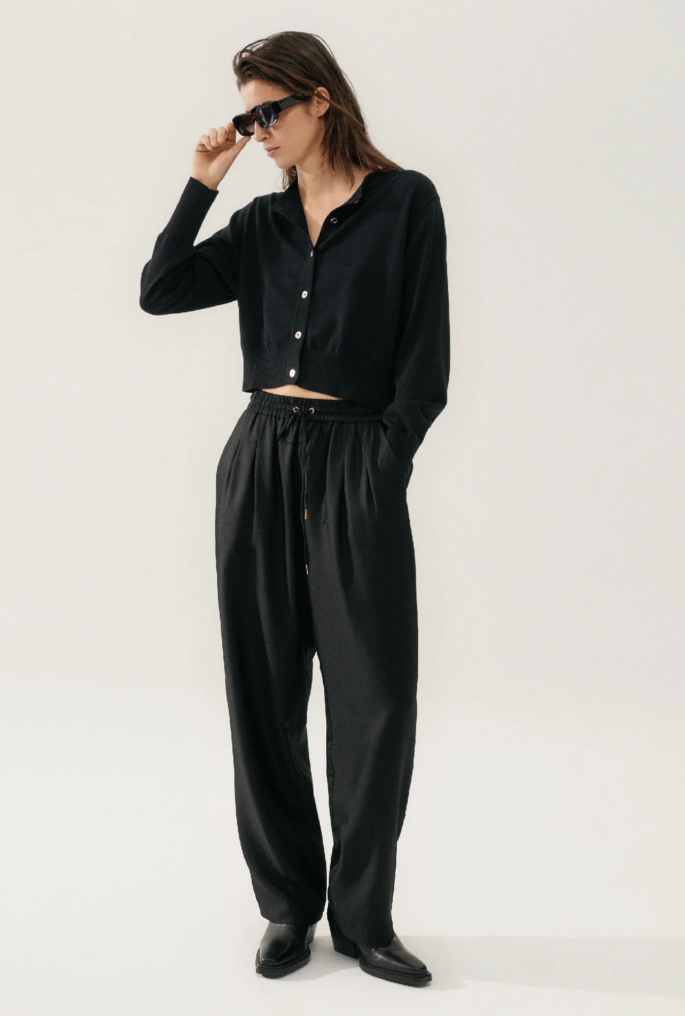 Cropped Cardigan Black - Image 3