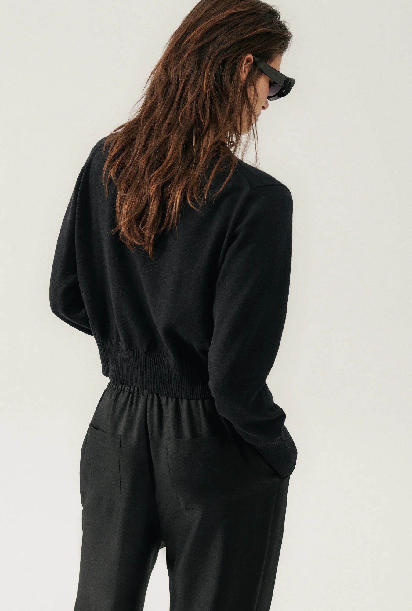 Cropped Cardigan Black - Image 4