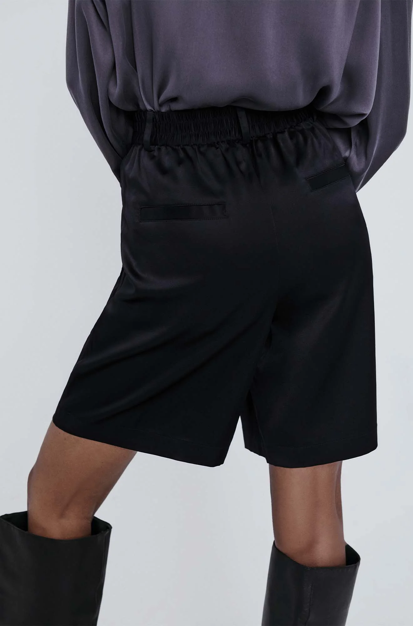 Double Pleated Shorts Black - Image 3