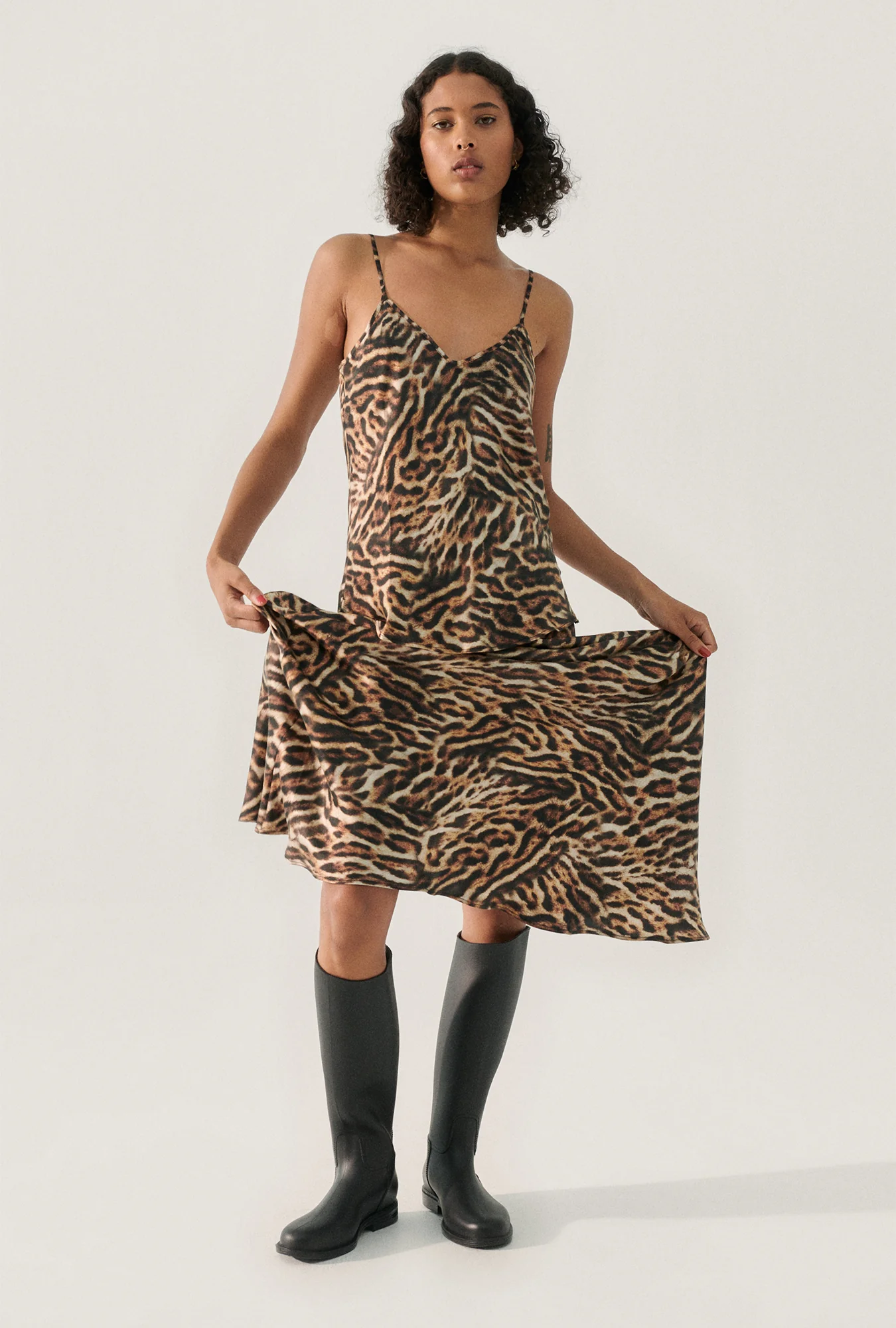 Long Bias Cut Skirt Leopard - Image 4