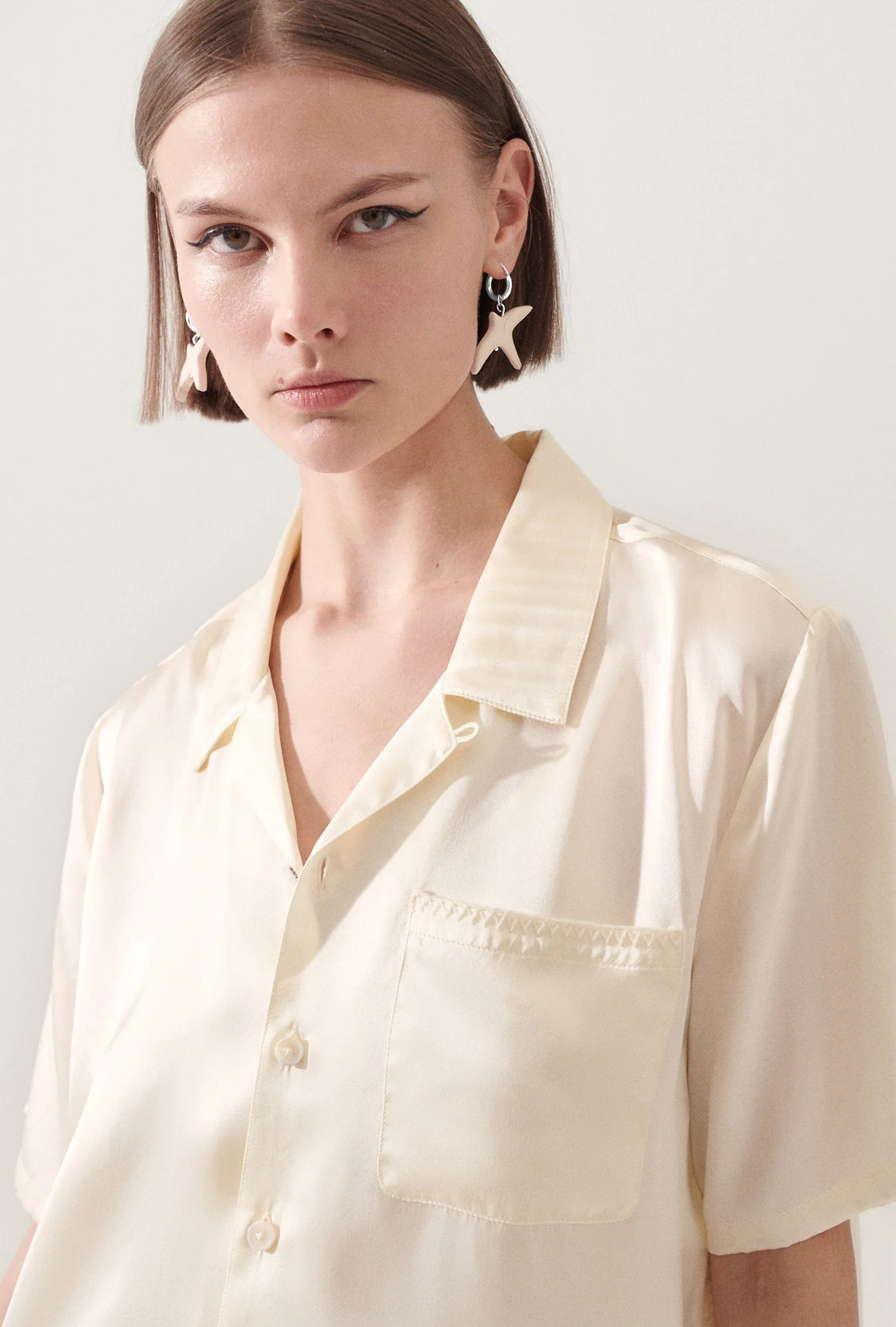 Raven Earrings White - Image 3