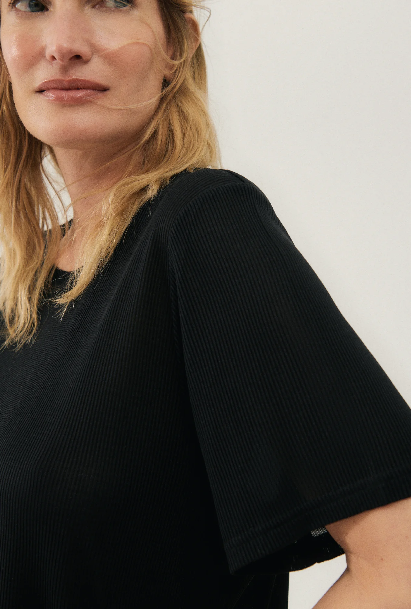 Ribbed T-Shirt Black - Image 3