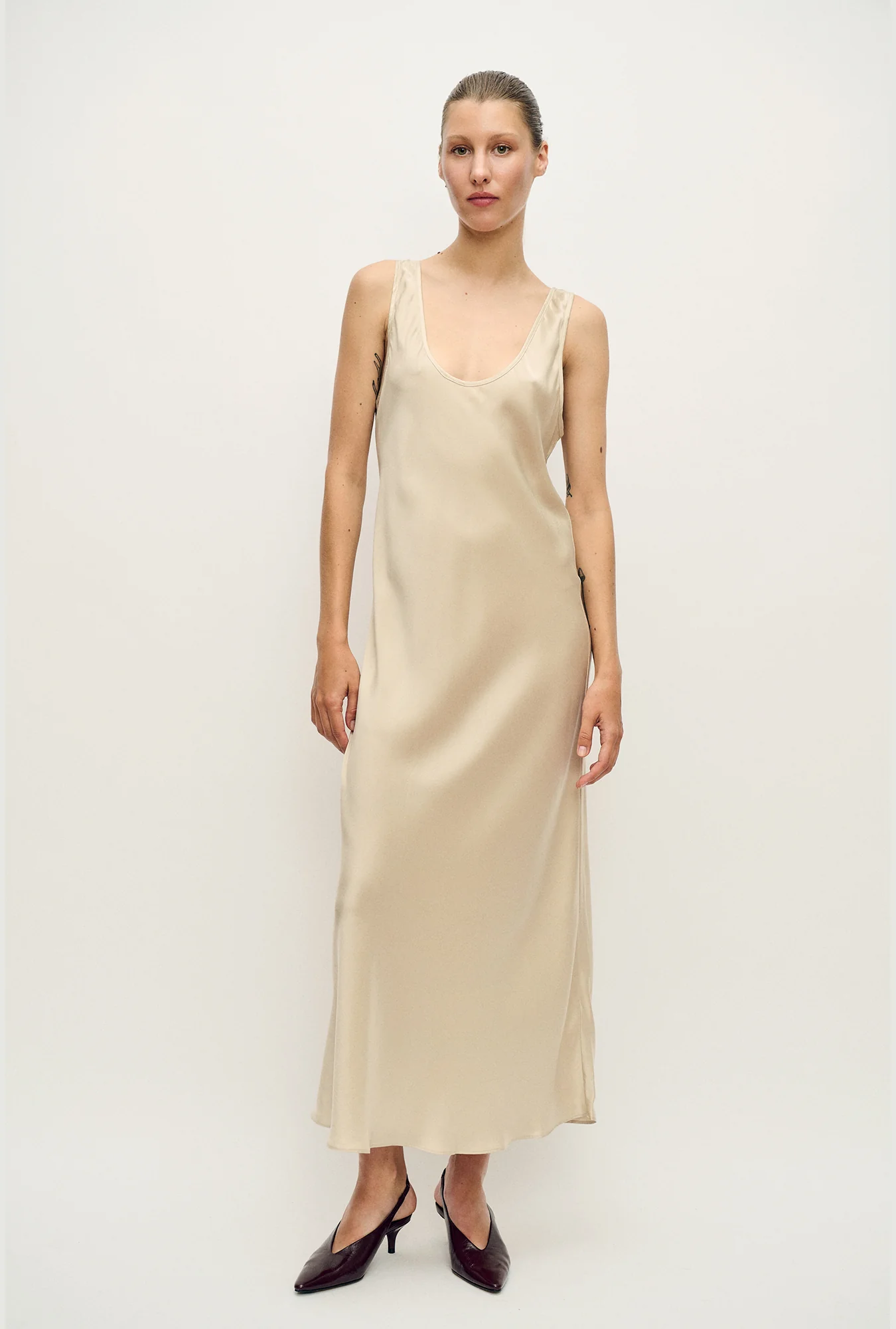 Scoop Neck Dress Hazelnut - Image 2