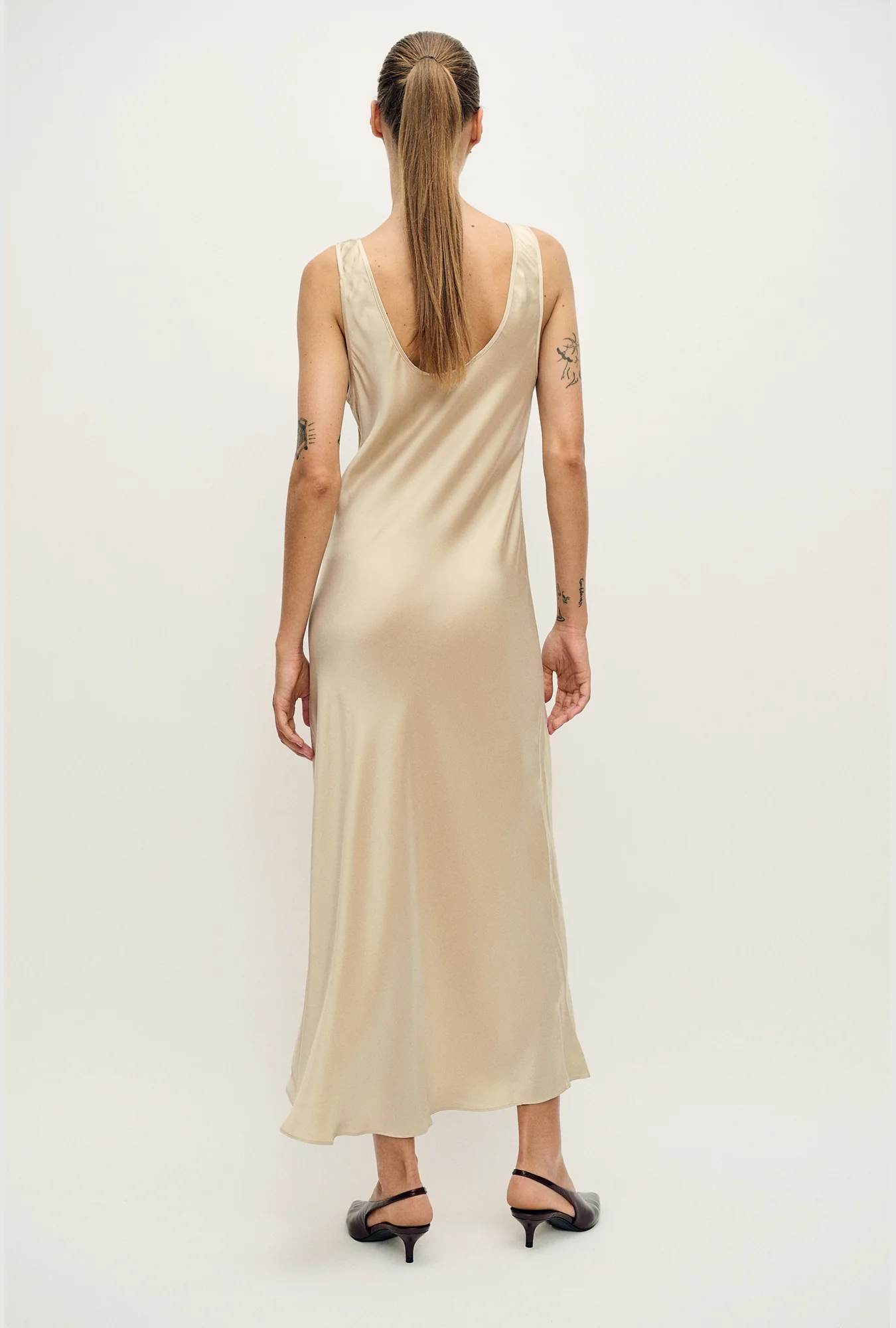 Scoop Neck Dress Hazelnut - Image 3
