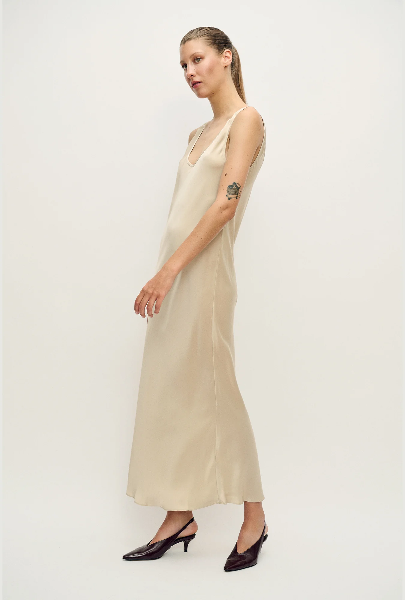 Scoop Neck Dress Hazelnut - Image 4