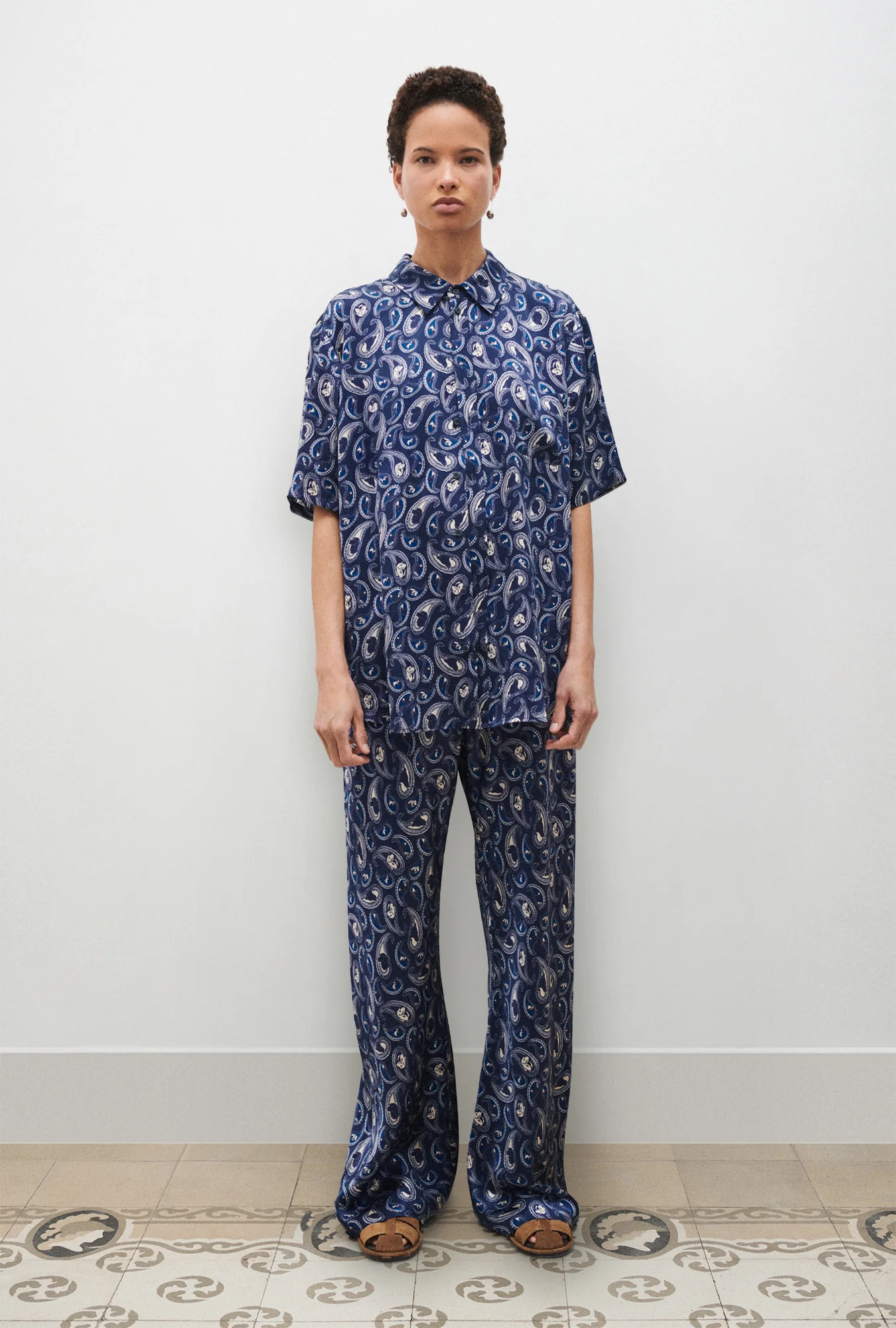 Short Sleeve Boyfriend Shirt Hounds Paisley - Image 2