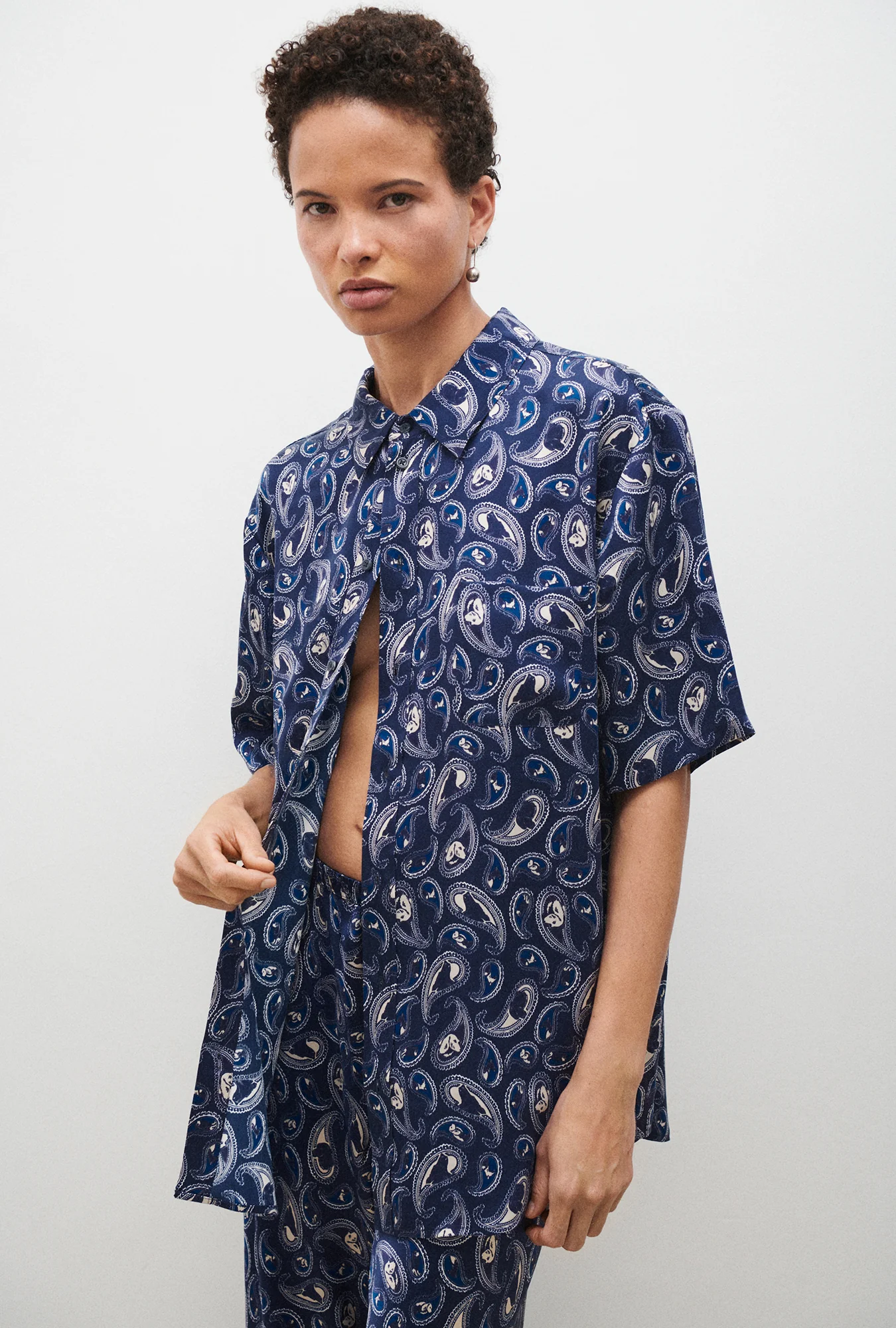 Short Sleeve Boyfriend Shirt Hounds Paisley - Image 3