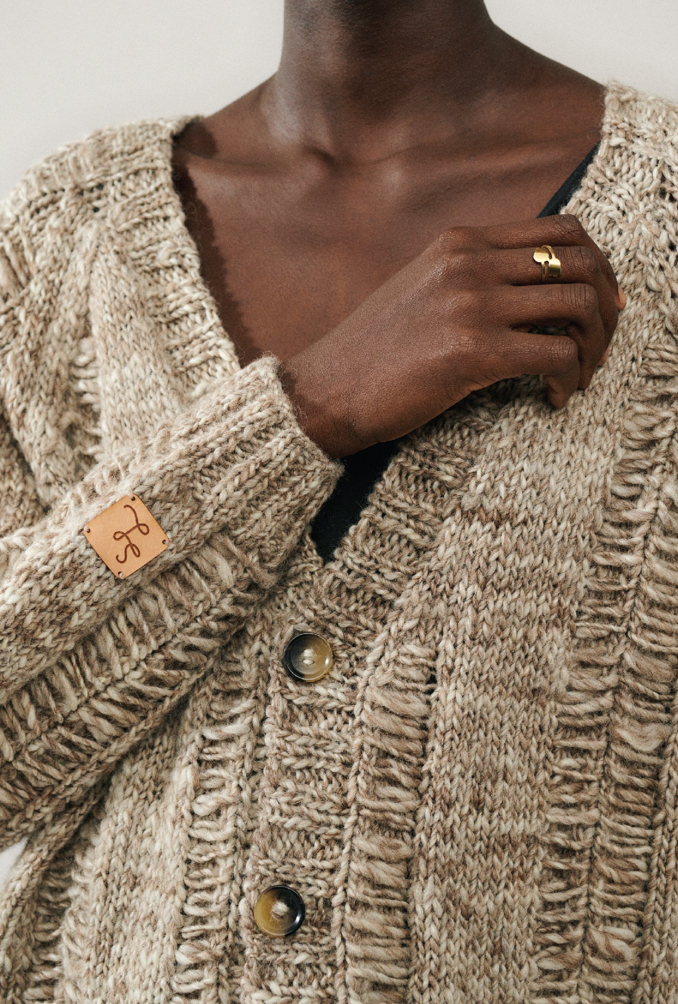 The Big G Cardigan Natural Brown - Image 6