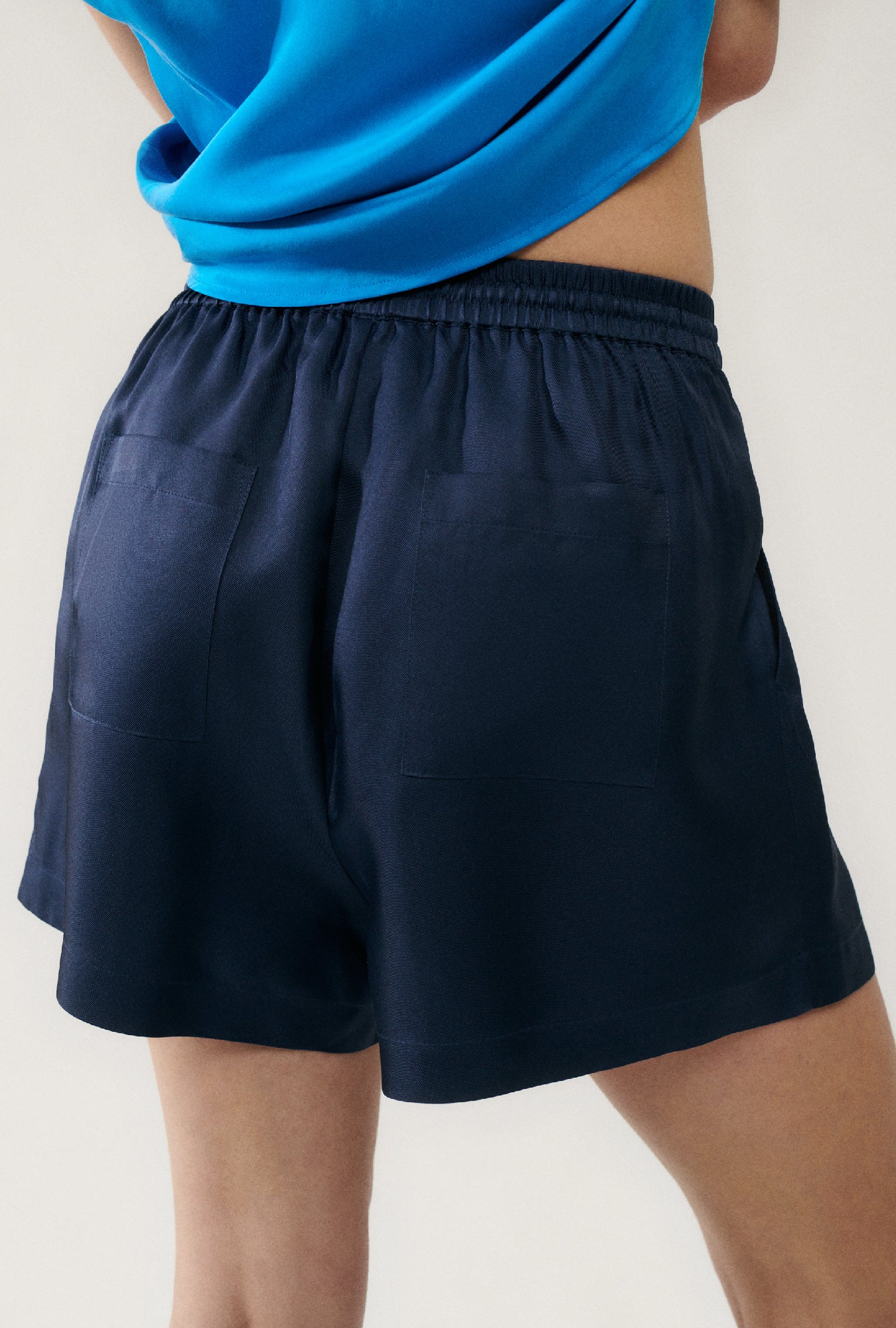 Twill Slouch Shorts Midnight - Image 4