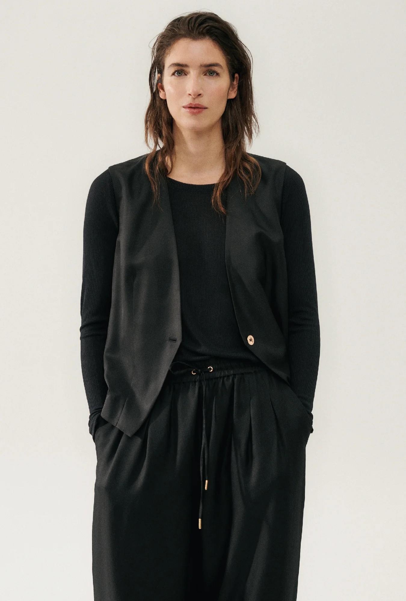Twill Slouch Vest Black - Image 3