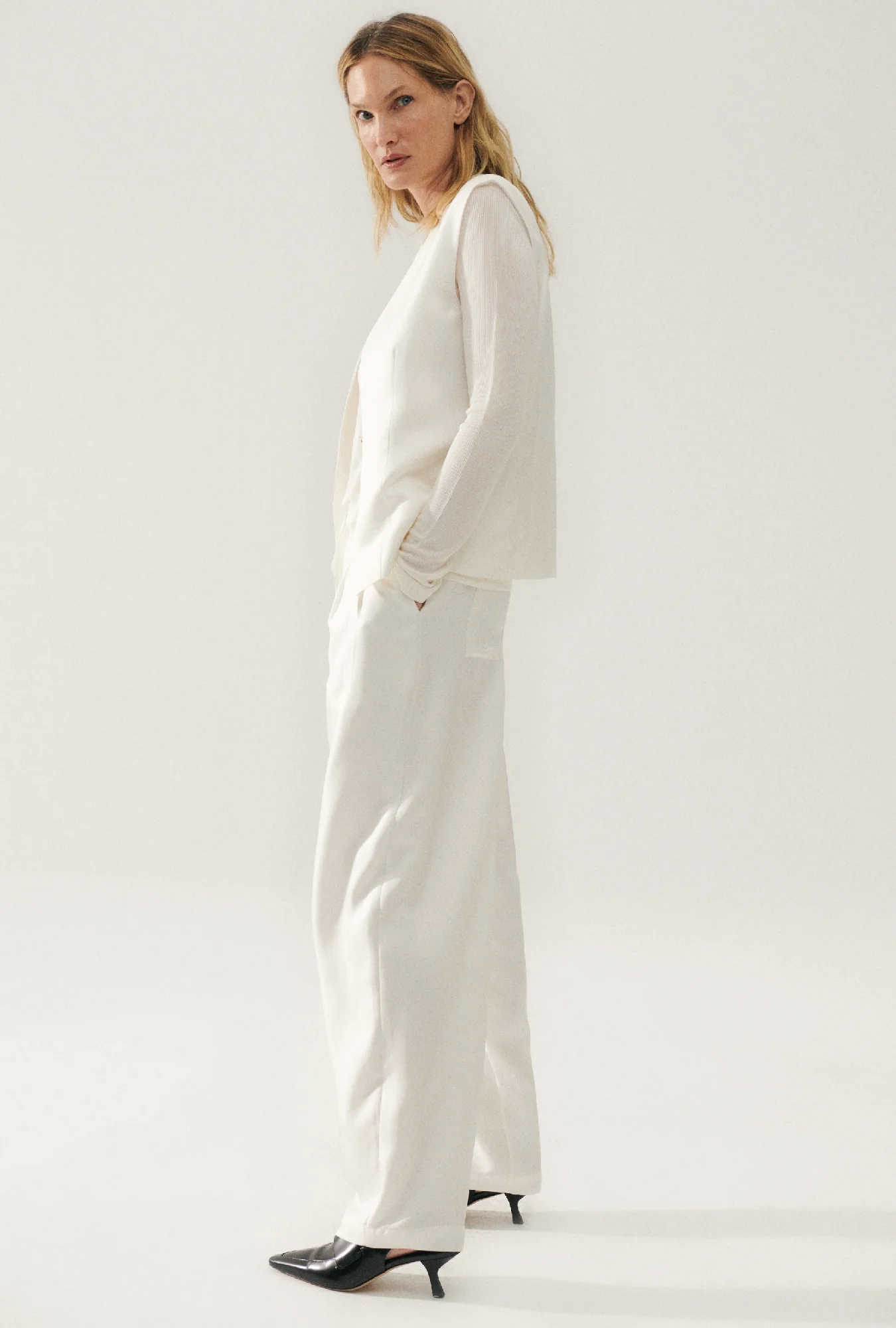 Twill Slouch Vest White - Image 4